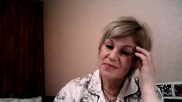 Snapshot of TatkaYang chatting on April 29, 2026, 7:42 pm TatkaYang online show from April 29, 2026, 7:42 pm