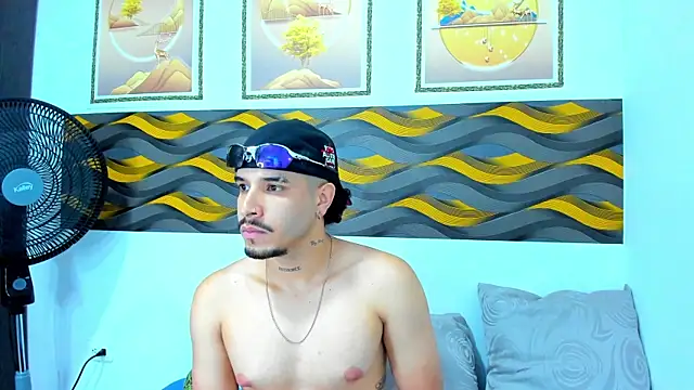 Leon Hotx online show from April 21, 2026, 7:28 pm