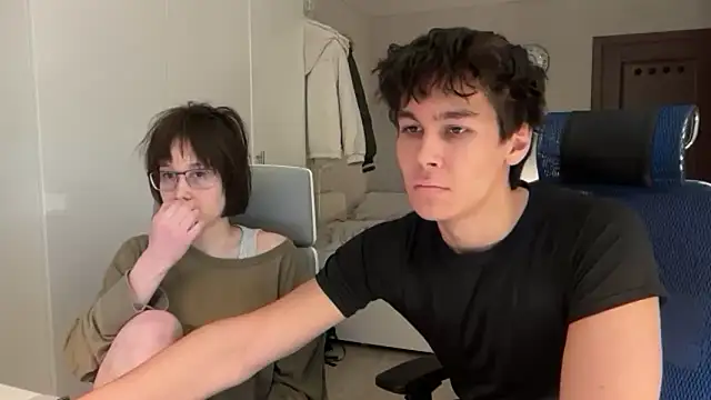 Snapshot of NanaVeel chatting on March 30, 2026, 5:19 am NanaVeel online show from March 30, 2026, 5:19 am