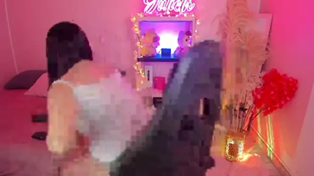 Julieth Caandy online show from April 16, 2026, 12:28 pm