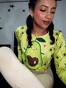 KattyBerryX online show from June 19, 2026, 5:50 pm