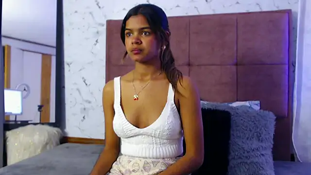 Daniela Lunax online show from April 11, 2026, 3:55 am