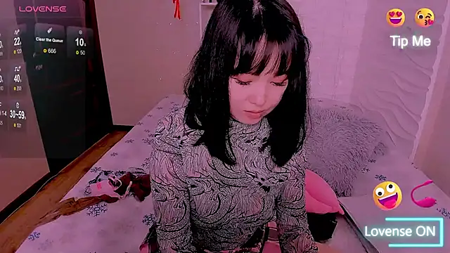 Snapshot of Akiko_Yun chatting on April 18, 2026, 11:47 am Akiko Yun online show from April 18, 2026, 11:47 am
