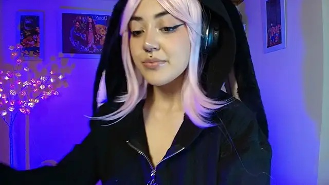 Snapshot of Nanachi_uwu chatting on May 17, 2026, 8:34 am Nanachi uwu online show from May 17, 2026, 8:34 am