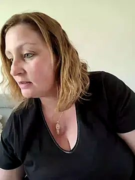 Snapshot of duotroublant chatting on April 30, 2026, 2:01 pm duotroublant online show from April 30, 2026, 2:01 pm