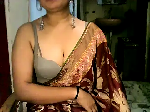 Snapshot of YAMUNA_012 chatting on April 18, 2026, 9:04 pm YAMUNA 012 online show from April 18, 2026, 9:04 pm