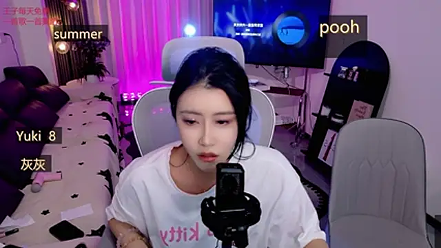 Summerbaby-001 online show from April 30, 2026, 1:17 pm