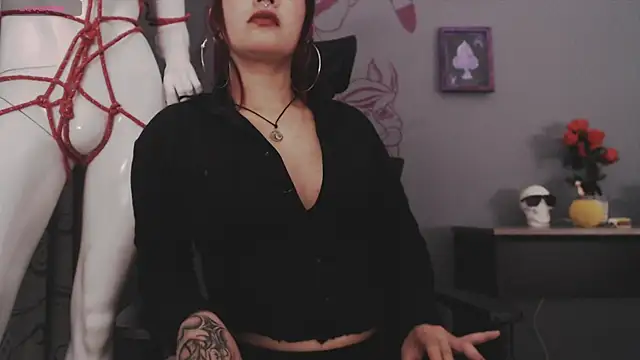 Snapshot of Regina_Iris chatting on April 8, 2026, 10:04 am Regina Iris online show from April 8, 2026, 10:04 am