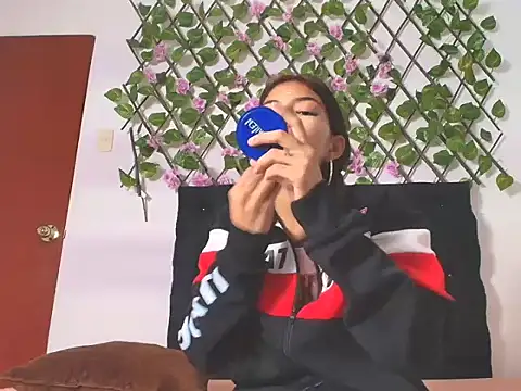 Sweet Scarlett  online show from April 17, 2026, 2:09 pm