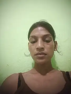 nidhiyadav00 online show from June 1, 2026, 6:53 pm
