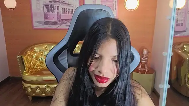 Snapshot of emily_smith_t chatting on July 6, 2026, 12:35 pm emily smith t online show from July 6, 2026, 12:35 pm