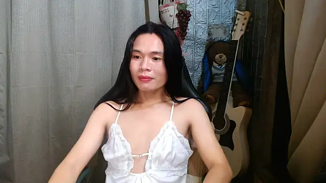 Snapshot of small_13 chatting on May 9, 2026, 3:28 pm small 13 online show from May 9, 2026, 3:28 pm