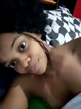 Snapshot of marialuiza2027 chatting on April 12, 2026, 12:43 pm marialuiza2027 online show from April 12, 2026, 12:43 pm