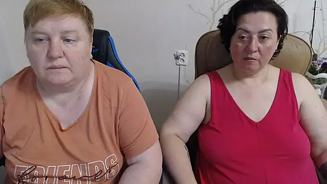 Snapshot of Lindy-Jeanie chatting on June 20, 2026, 8:33 pm Lindy-Jeanie online show from June 20, 2026, 8:33 pm
