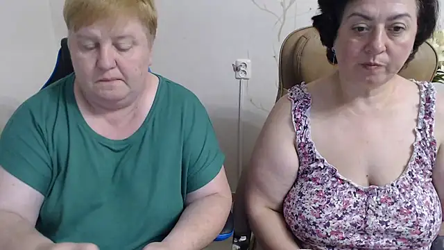 Snapshot of Lindy-Jeanie chatting on July 9, 2026, 8:35 pm Lindy-Jeanie online show from July 9, 2026, 8:35 pm