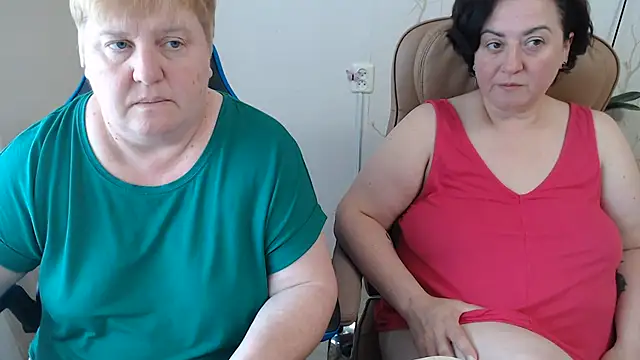 Snapshot of Lindy-Jeanie chatting on July 11, 2026, 12:52 pm Lindy-Jeanie online show from July 11, 2026, 12:52 pm