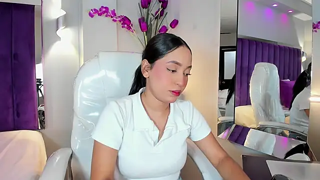 Snapshot of MiaCamille_ chatting on June 6, 2026, 6:12 pm MiaCamille online show from June 6, 2026, 6:12 pm