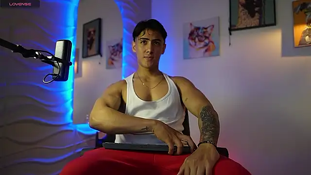 Tayler Cross  online show from March 15, 2026, 2:12 pm