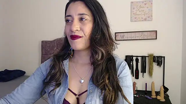 Snapshot of violeta_scott chatting on June 4, 2026, 12:11 pm violeta scott online show from June 4, 2026, 12:11 pm