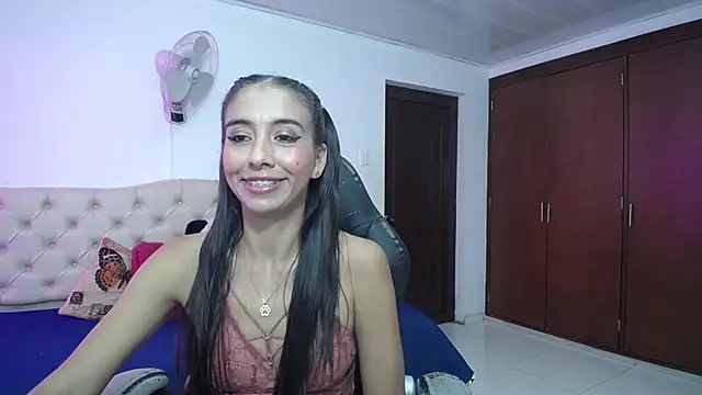 Snapshot of sandra_petite19 chatting on June 7, 2026, 10:57 pm sandra petite19 online show from June 7, 2026, 10:57 pm