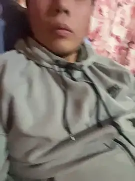 Snapshot of DanielZz69 chatting on March 20, 2026, 2:27 am DanielZz69 online show from March 20, 2026, 2:27 am