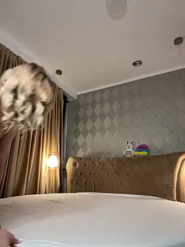 KimmBliss online show from April 7, 2026, 7:03 pm