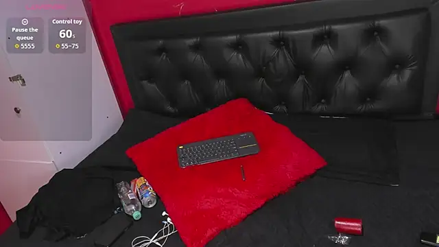 Abbyhilton  online show from April 17, 2026, 5:54 am