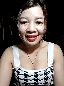 Yiyi102300 online show from April 6, 2026, 2:31 am