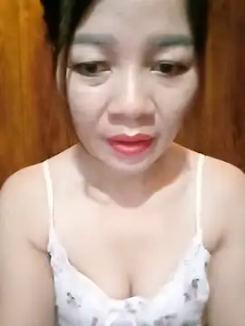 Yiyi102300 online show from June 1, 2026, 5:09 am
