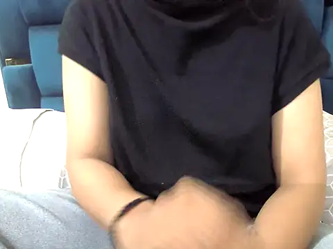 Snapshot of Aradya_ chatting on April 13, 2026, 10:15 pm Aradya online show from April 13, 2026, 10:15 pm