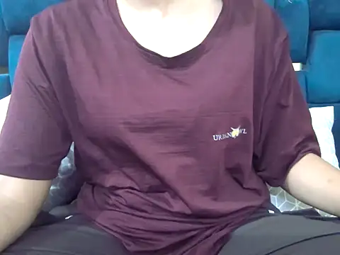 Snapshot of Aradya_ chatting on April 15, 2026, 7:43 pm Aradya online show from April 15, 2026, 7:43 pm