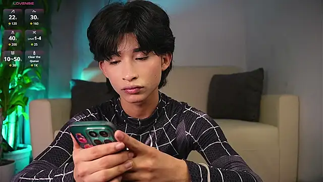 angel yuhogg online show from March 28, 2026, 6:02 am