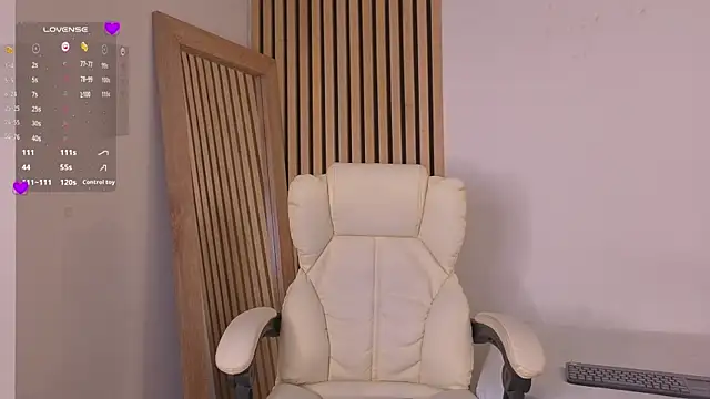 EmmaLopez11 online show from April 22, 2026, 12:18 pm