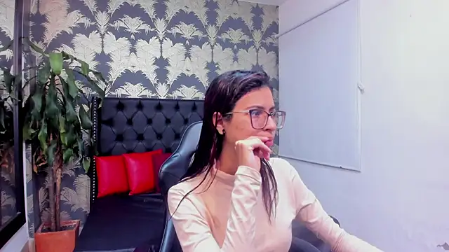 Snapshot of Emily_Lopera chatting on April 30, 2026, 2:45 pm Emily Lopera online show from April 30, 2026, 2:45 pm