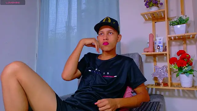 Noirvynn online show from April 13, 2026, 10:59 pm