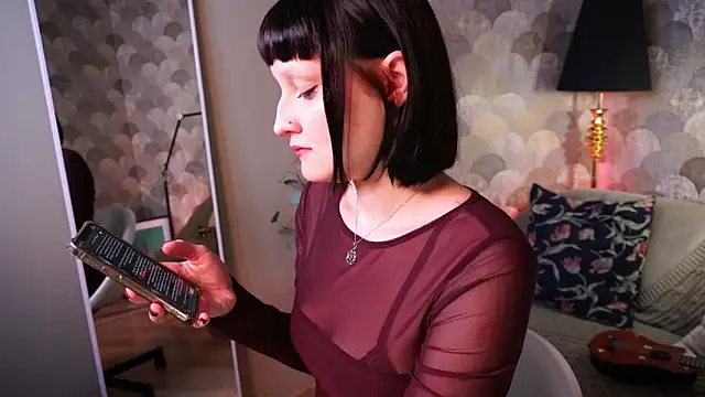 Velvet Lily online show from April 5, 2026, 8:39 pm
