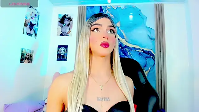 Snapshot of blonde_queen- chatting on April 14, 2026, 8:26 pm blonde queen- online show from April 14, 2026, 8:26 pm