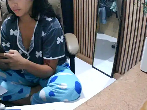 spicyren online show from March 22, 2026, 1:36 pm