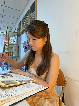 Xiaoxiao-y online show from April 14, 2026, 9:37 am