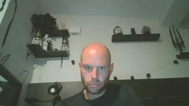 Snapshot of CaptCraker chatting on April 1, 2026, 2:01 am CaptCraker online show from April 1, 2026, 2:01 am