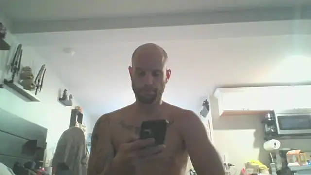 Snapshot of CaptCraker chatting on April 5, 2026, 9:12 pm CaptCraker online show from April 5, 2026, 9:12 pm