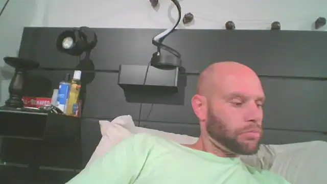 Snapshot of CaptCraker chatting on April 8, 2026, 9:09 am CaptCraker online show from April 8, 2026, 9:09 am