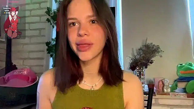 Snapshot of SarahHunnye chatting on May 1, 2026, 1:32 am SarahHunnye online show from May 1, 2026, 1:32 am