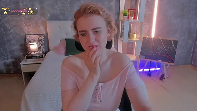 Shiny Liss online show from July 5, 2026, 4:19 am