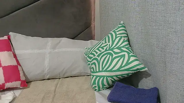 Melitaxx online show from May 14, 2026, 7:48 am