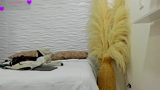 Snapshot of AlondraSoomer chatting on May 21, 2026, 5:14 am AlondraSoomer online show from May 21, 2026, 5:14 am