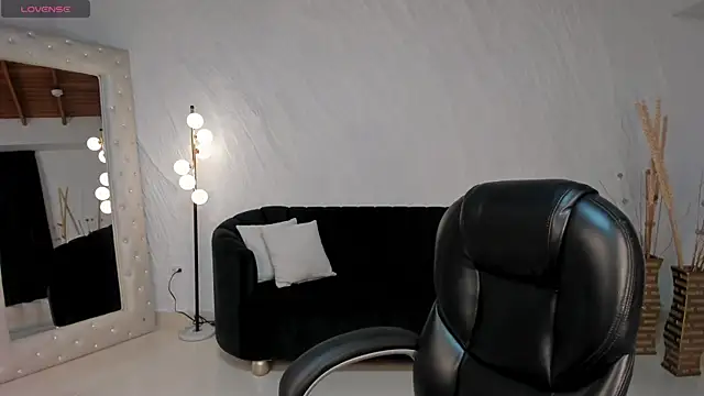 AntonellaDimeo online show from May 8, 2026, 3:56 am