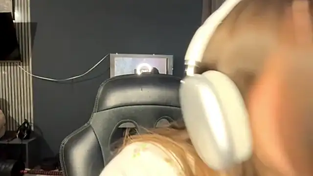 Veluxe online show from April 7, 2026, 3:01 pm