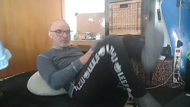 Snapshot of Thomate24 chatting on March 25, 2026, 1:28 pm Thomate24 online show from March 25, 2026, 1:28 pm