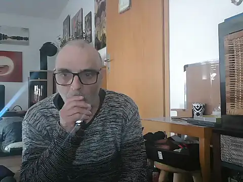 Snapshot of Thomate24 chatting on March 28, 2026, 8:14 am Thomate24 online show from March 28, 2026, 8:14 am